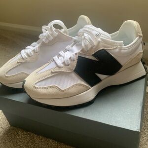 New Balance 327 Sneakers